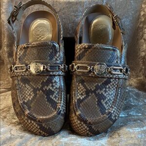 Snake Print Vince Camuto Loafers with Gold Chain Detail Sz 6.5